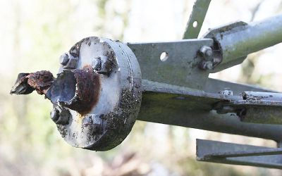 tower failure through hidden corrosion in stubs
