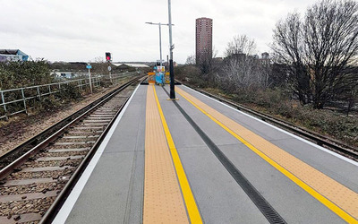 south bermondsey Station platform frame supports and bracing