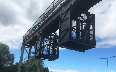 PortalPortal signal gantry by FLI at Swindon station